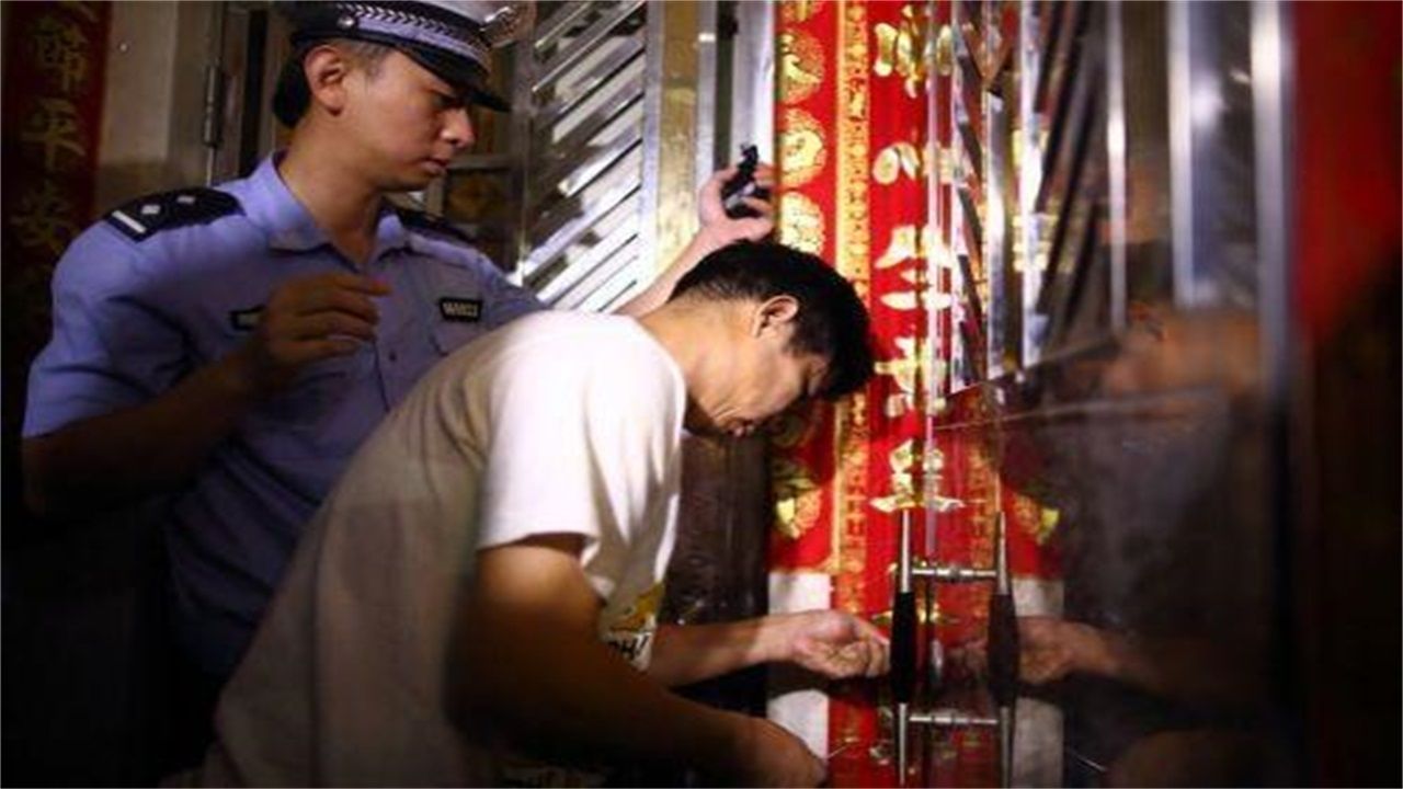 绥化请开锁师傅开了锁后，师傅